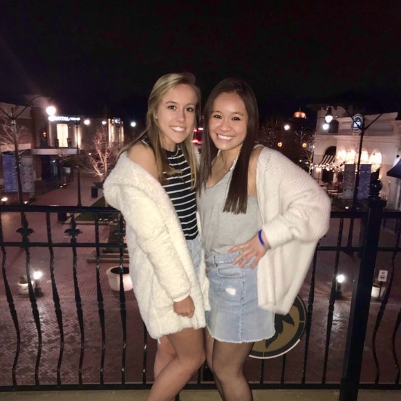 Meet your Posher, Alyssa - Picture 1 of 1